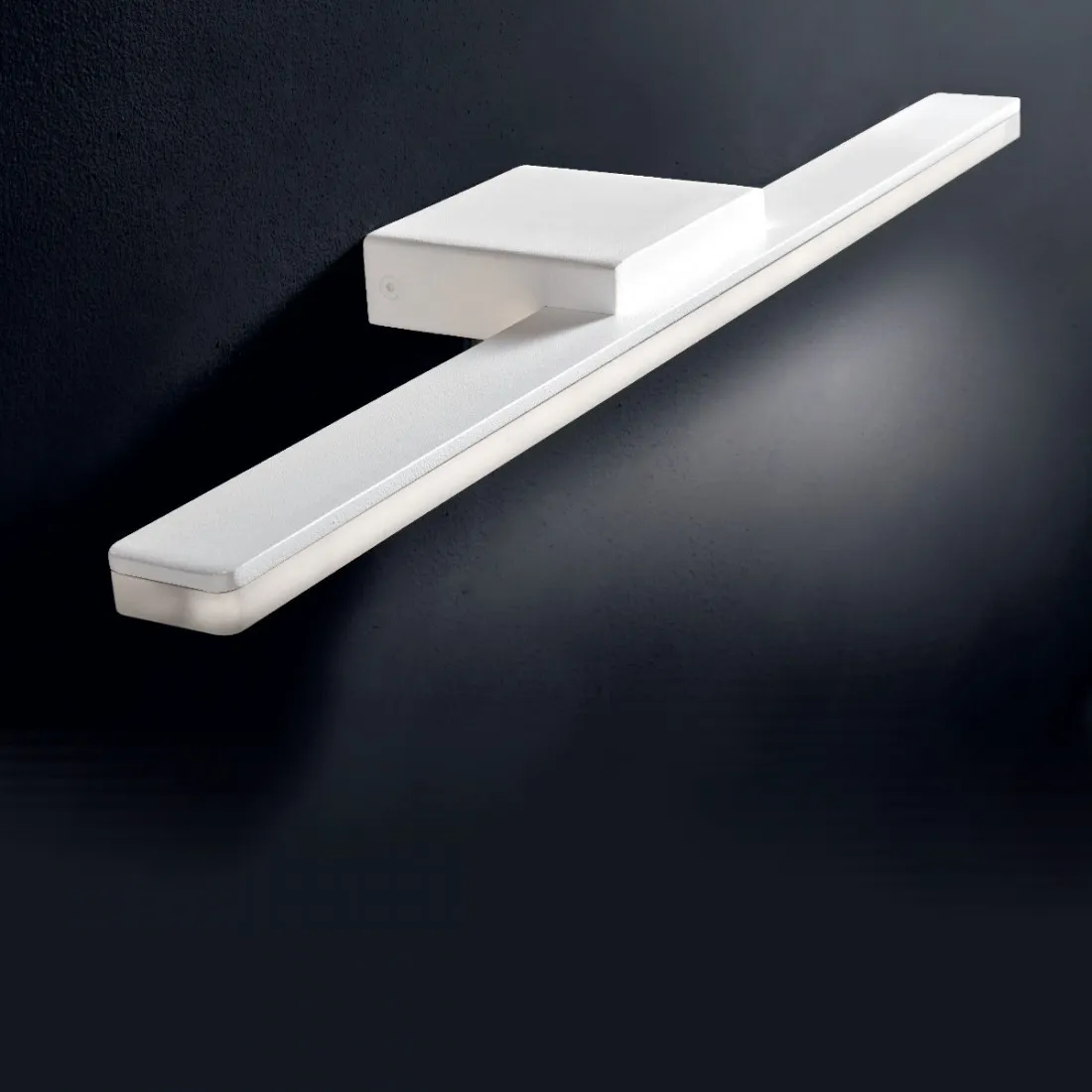 Applique moderno Illuminando AIRONE LED lampada parete specchio quadro metallo bianco interni 12W 1226LM 3000°K