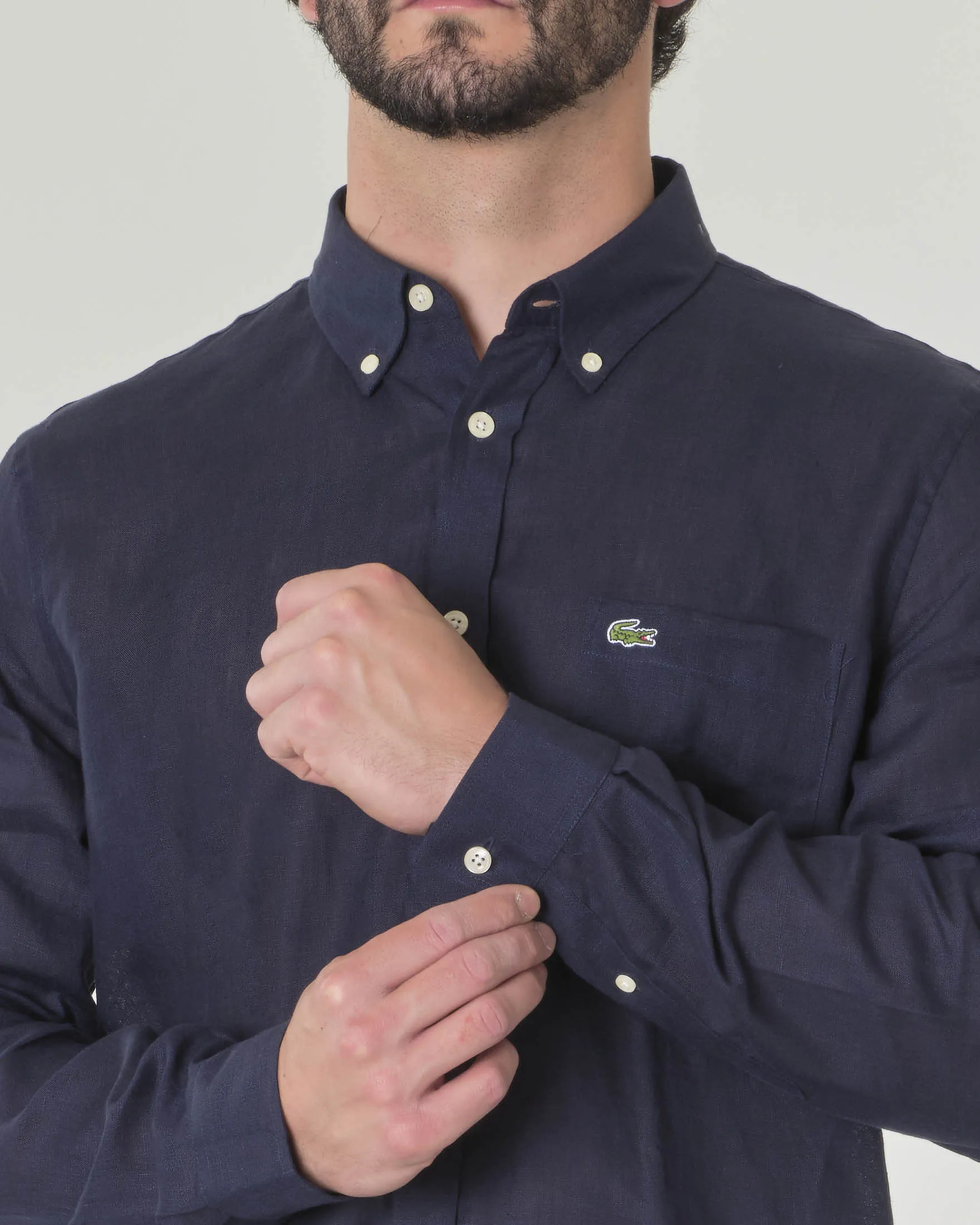Camicia blu button down in puro lino con taschino
