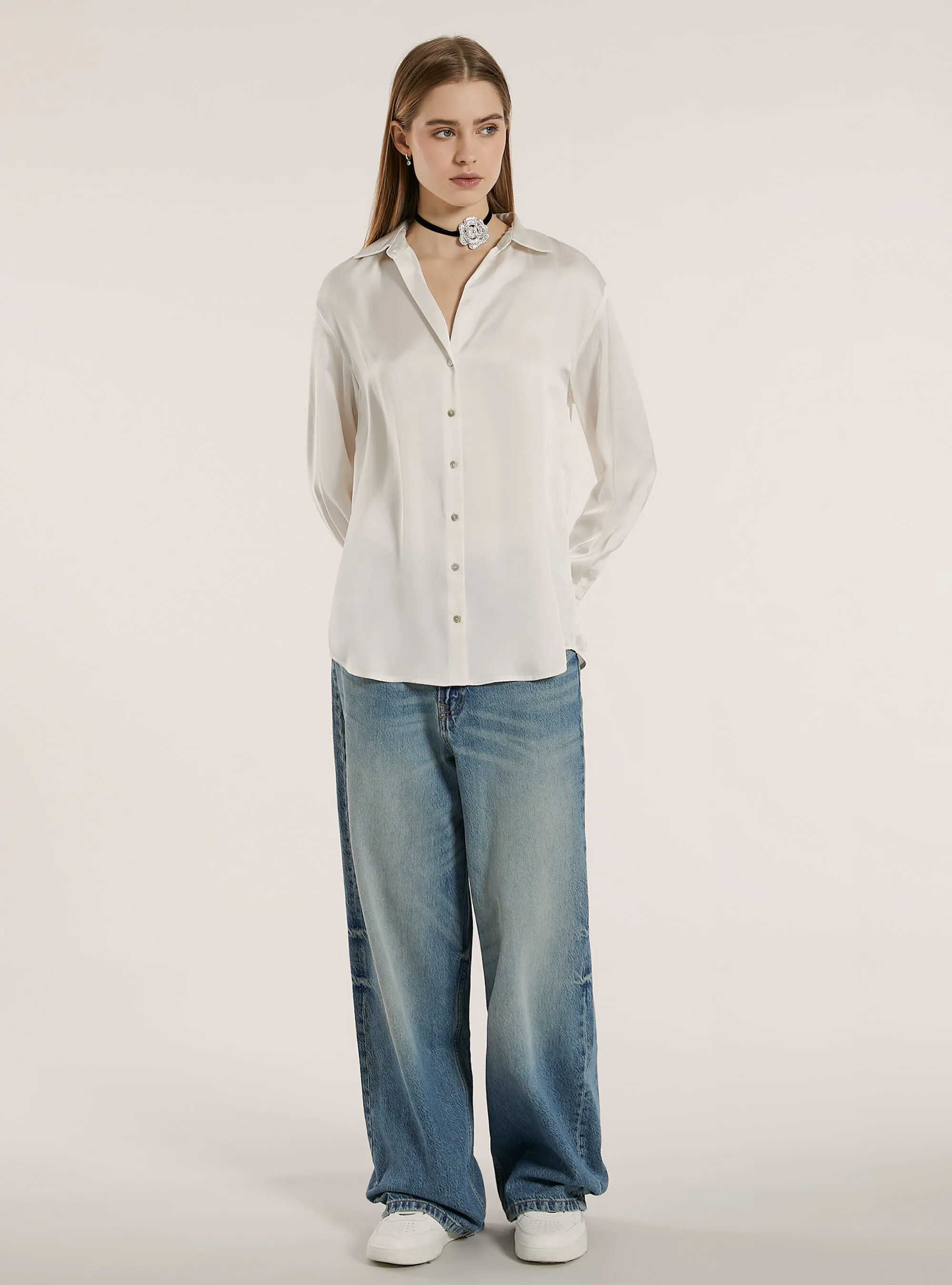 Camicia in satin con colletto a revers