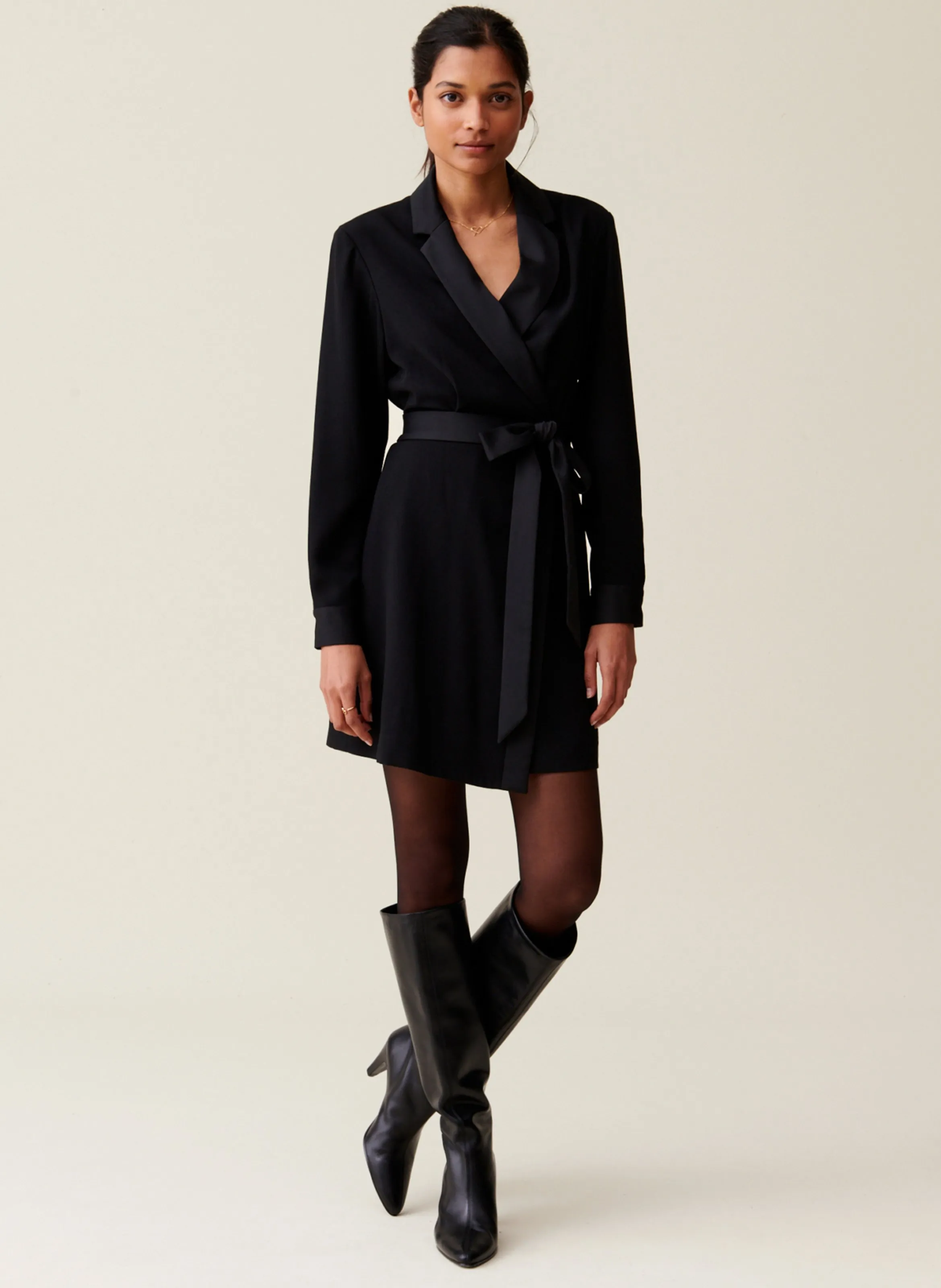  CLAUDIE PIERLOT   Cappotto con scollo taglio dritto stile tailleur | Nero