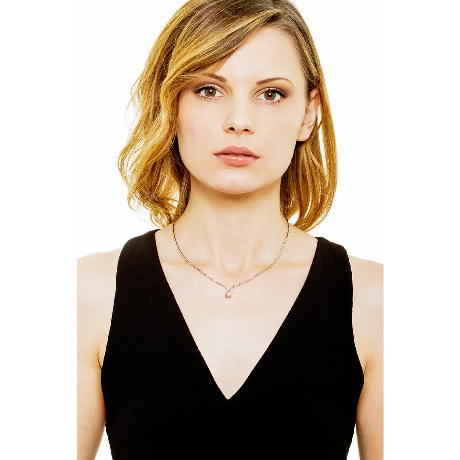 Collana semirigida in oro bianco 18k con diamante.