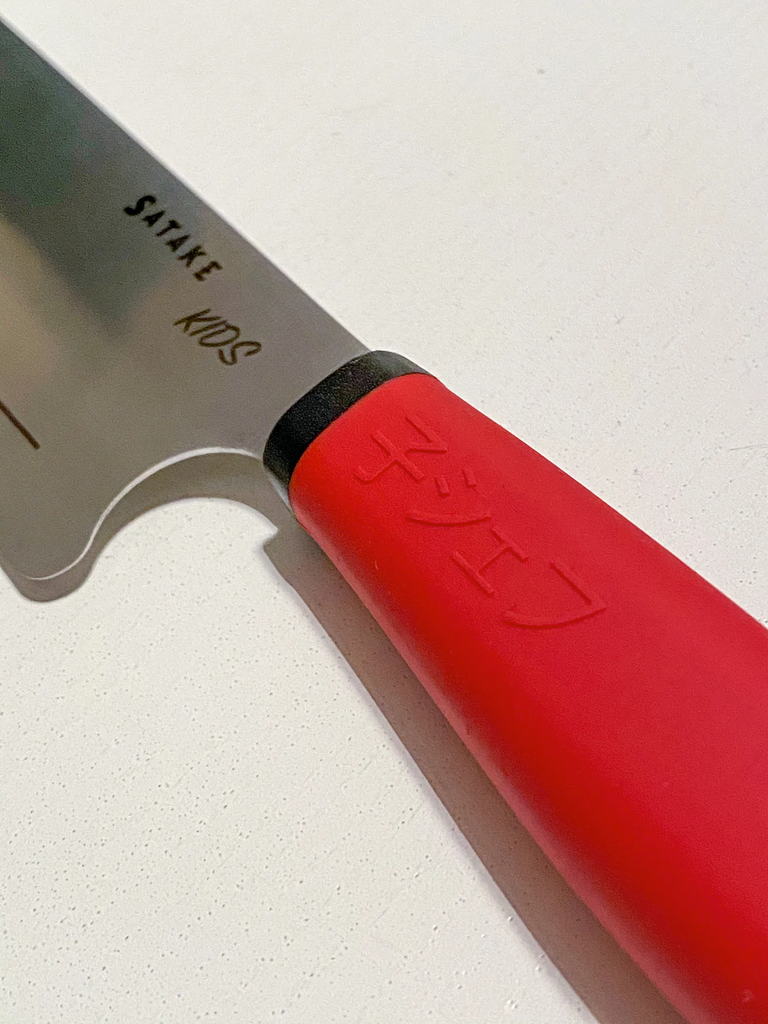 Coltello per bambini Satake Kids e guanto antitaglio.jr{font-size:18px}2 pezzi