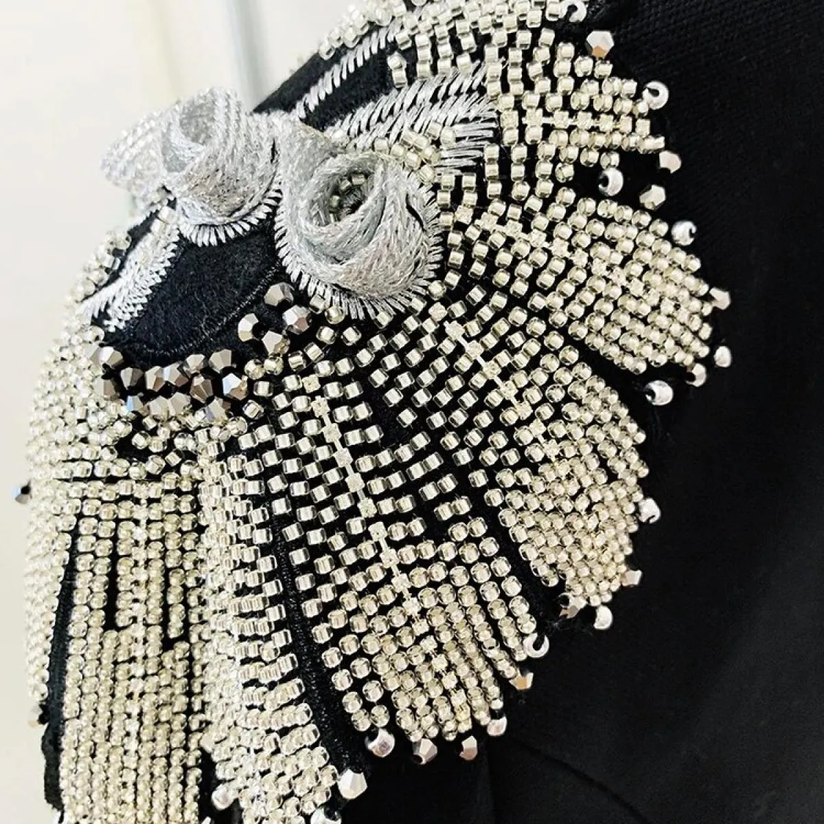 Giacca da donna firmata High Street 2022 Splendidi fiori con perline Appliques Doppio petto Bottoni di leone Blazer Blazer