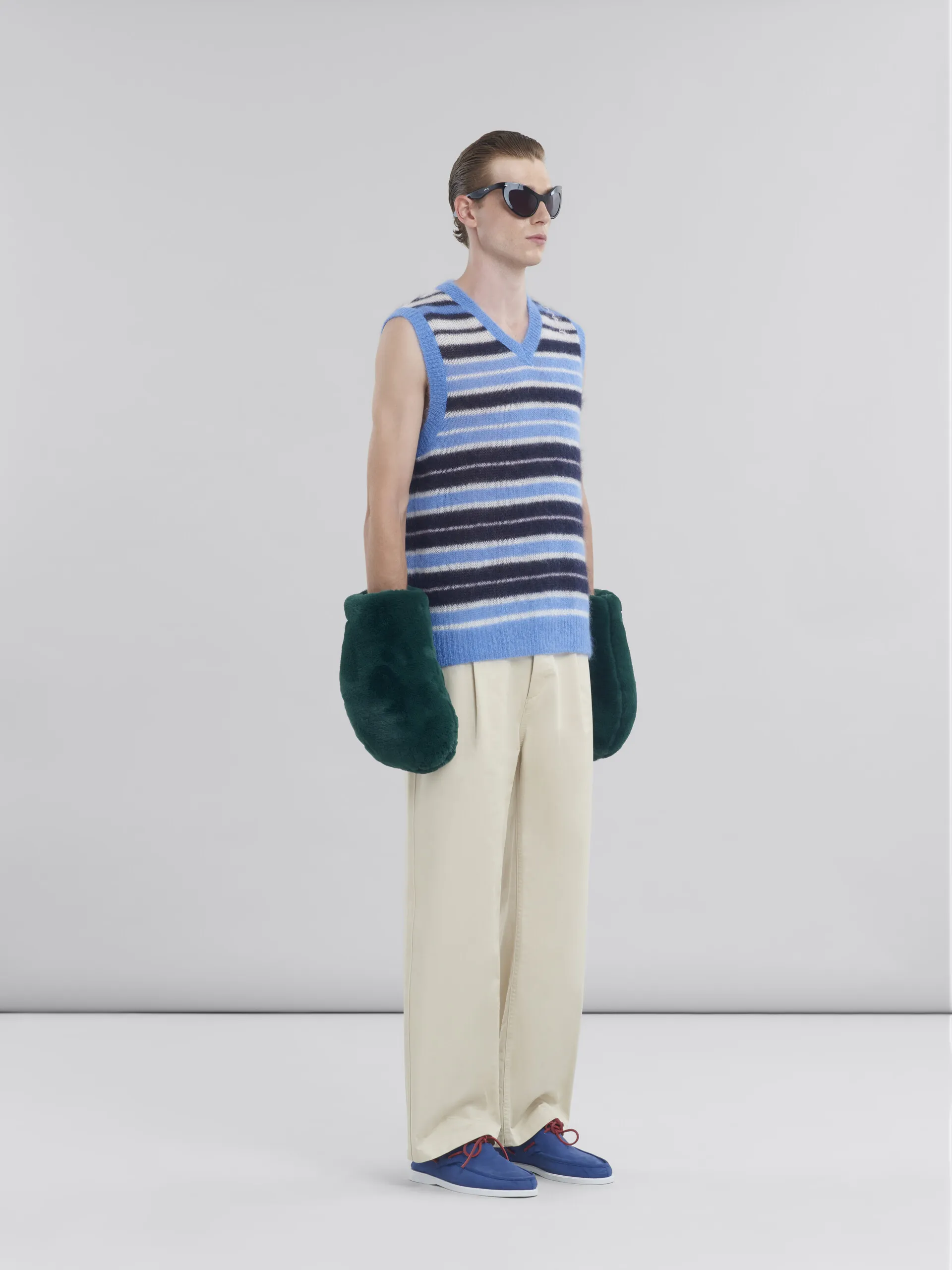 Gilet in mohair spazzolato azzurro a righe