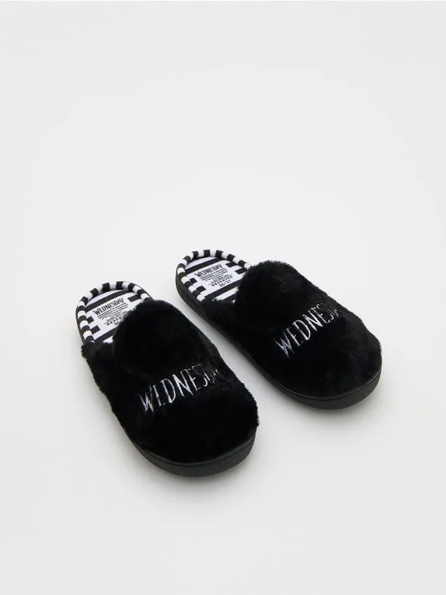 GIRLS` SLIPPERS