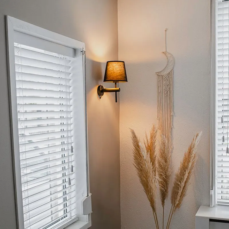 Lampada da parete moderna nera con paralume interno oro - Pluk