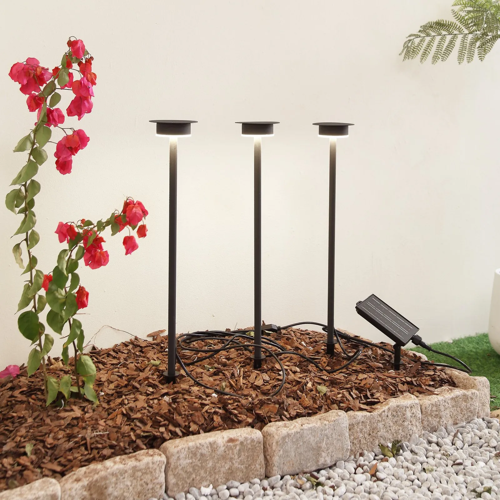 Lampada LED solare Lyris di Lindby, set di 3, nero, alluminio, 3.000K