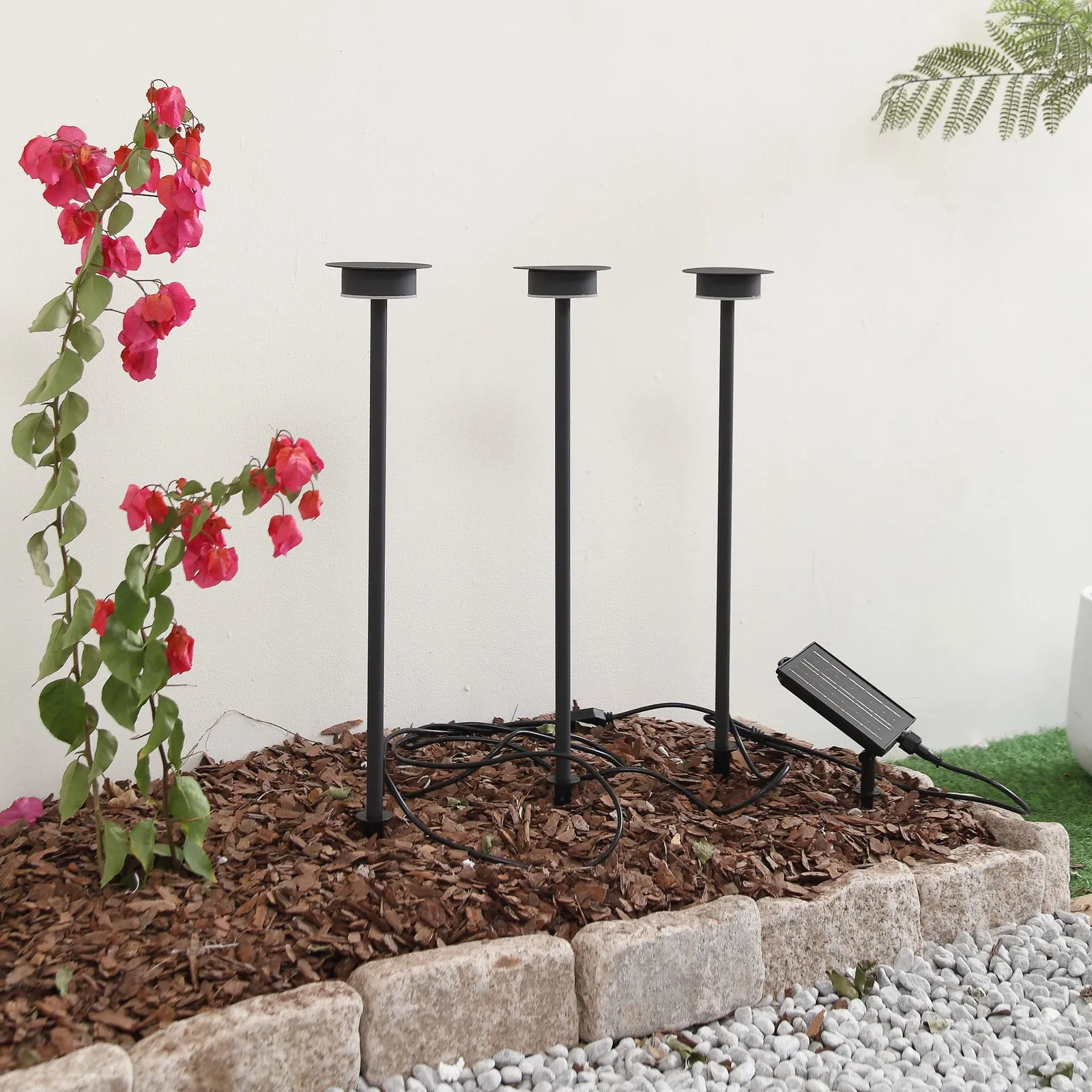 Lampada LED solare Lyris di Lindby, set di 3, nero, alluminio, 3.000K