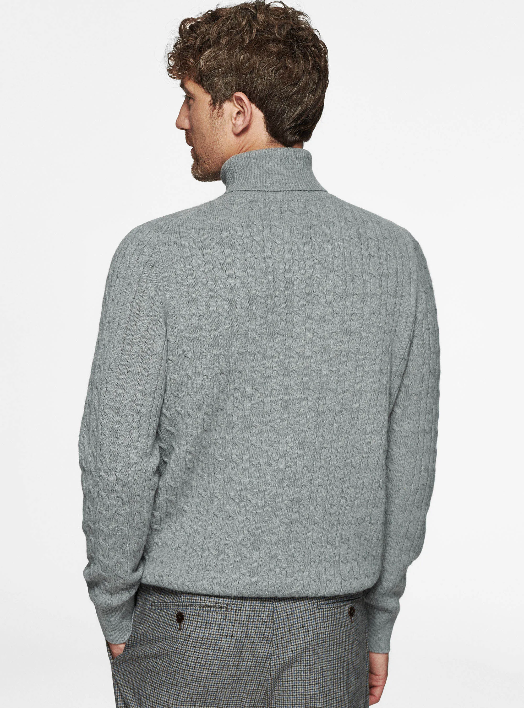 Maglia collo alto in lana cashmere con treccia
