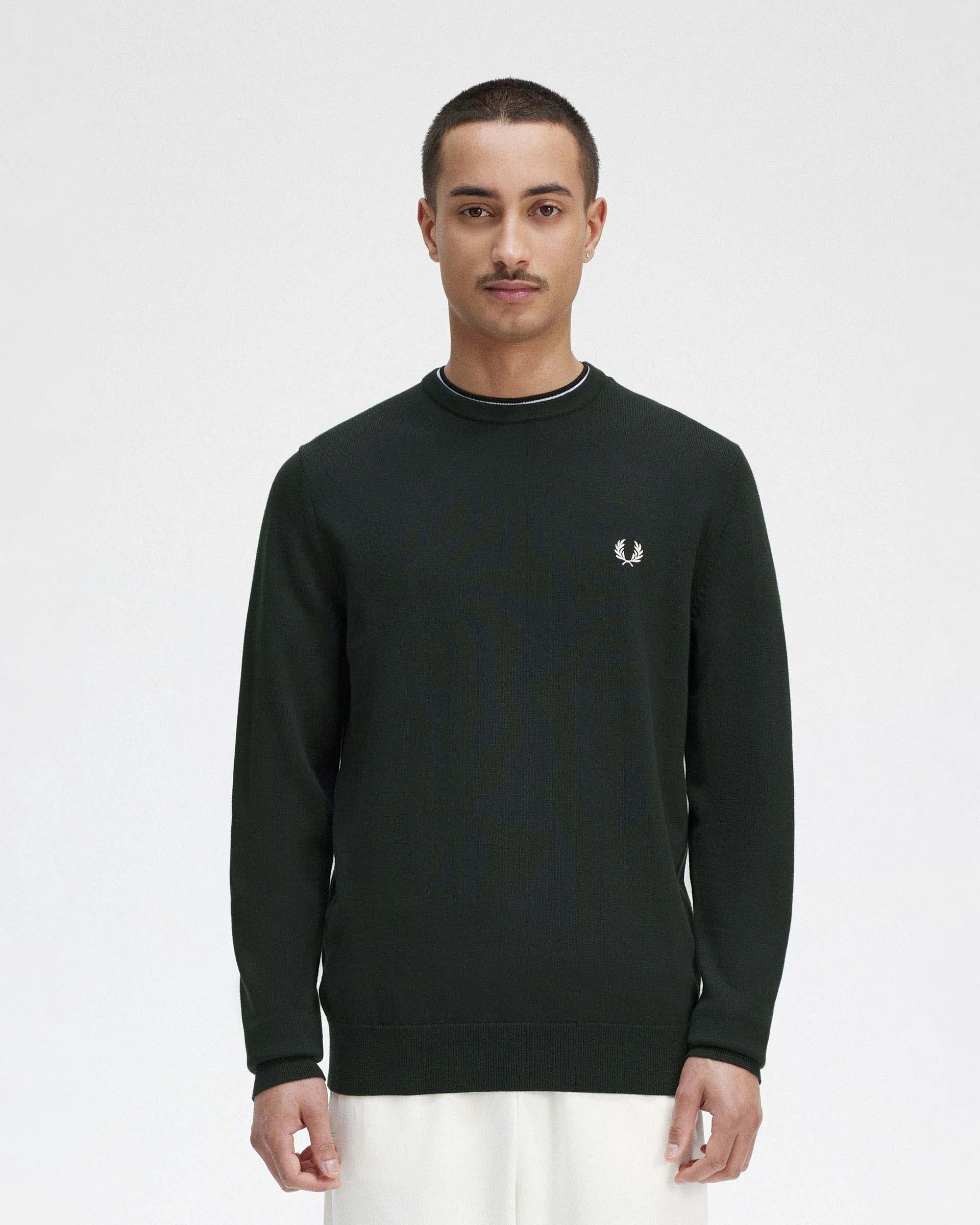 Maglia verde bosco girocollo in misto lana merino e cotone con logo bianco