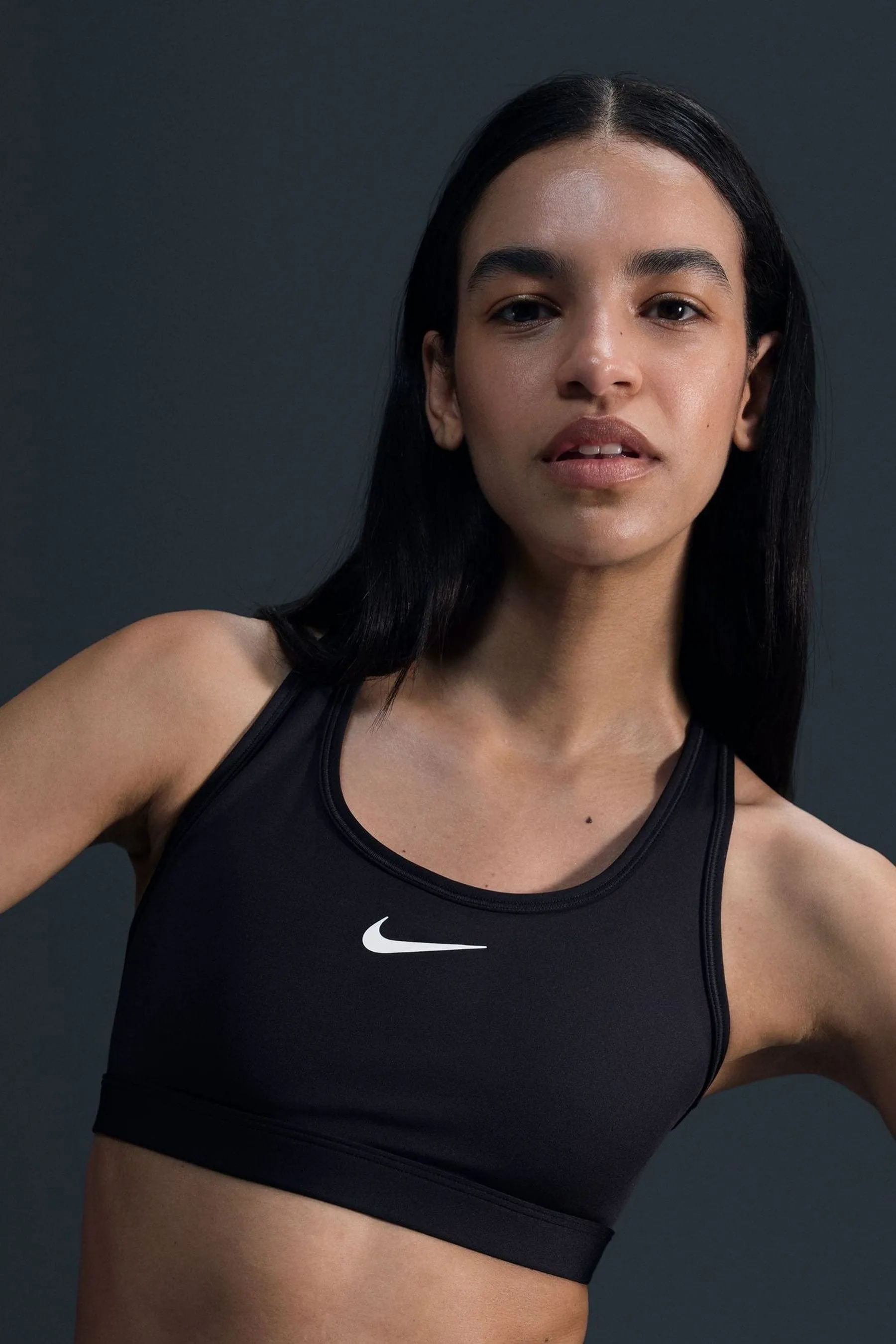 Nike - Reggiseno sportivo imbottito sostegno medio con logo