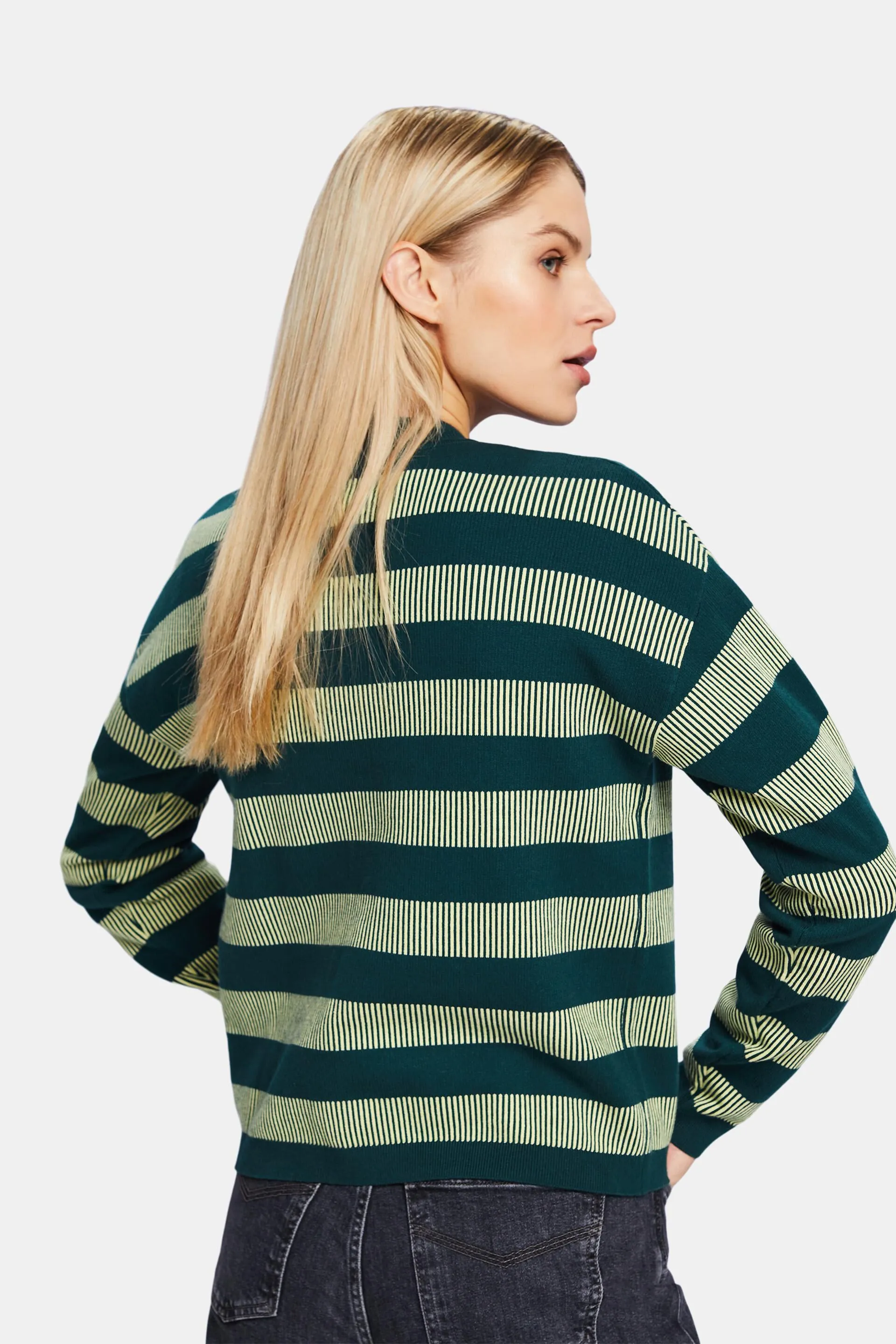 Pullover girocollo a righe jacquard