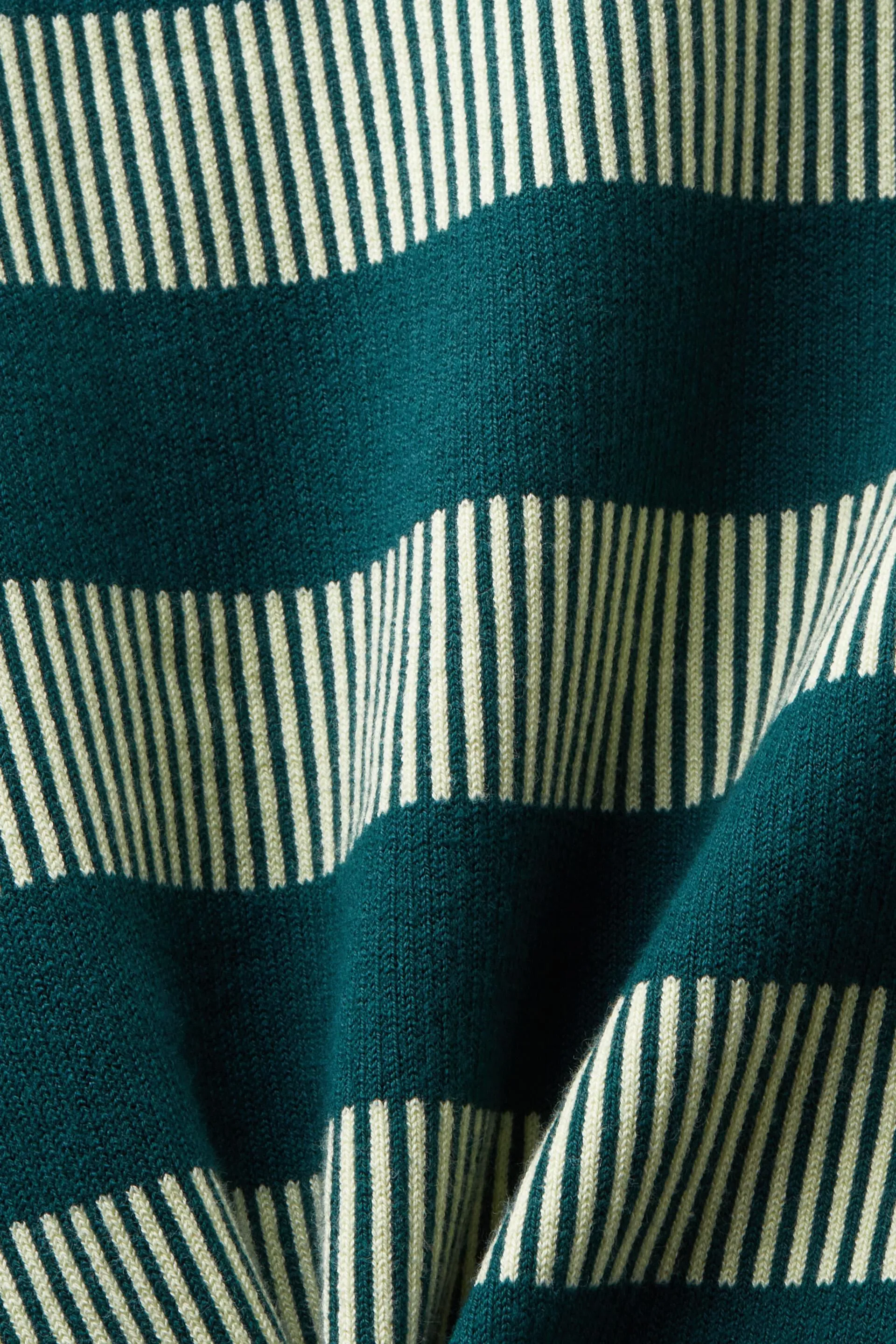 Pullover girocollo a righe jacquard