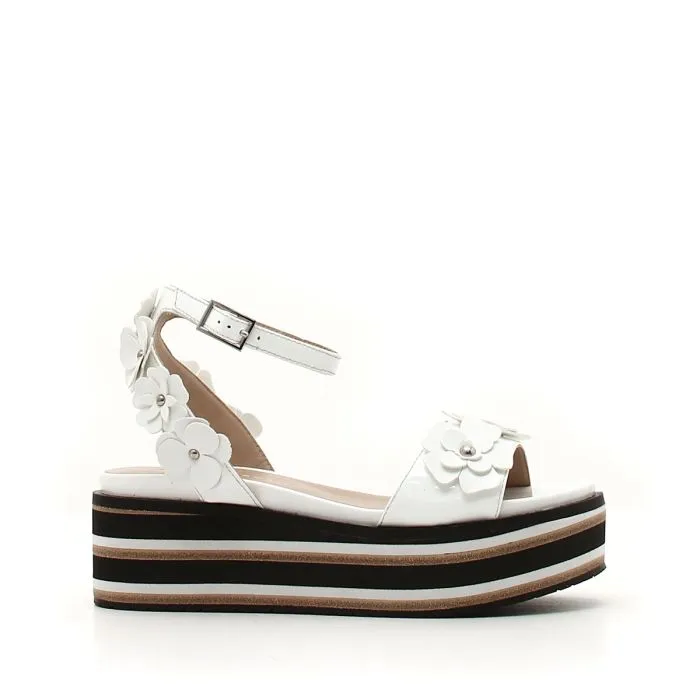 SANDALI VERNICE